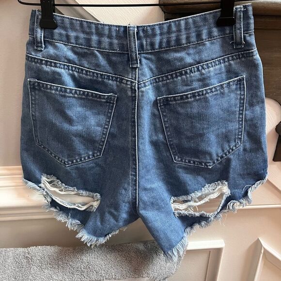Princess Polly Hi-Rise Distressed Denim Shorts sz 2 - Picture 1 of 4